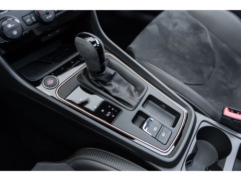 SEAT Leon ST 2.0 TSI 4DRIVE CUPRA R CARBON PANO BREMBO BEATS