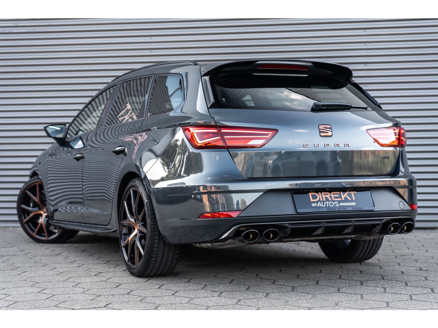 SEAT Leon ST 2.0 TSI 4DRIVE CUPRA R CARBON PANO BREMBO BEATS