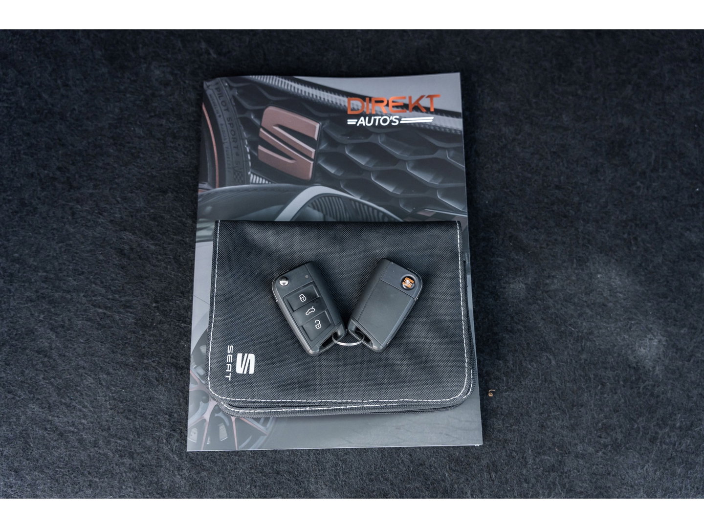 SEAT Leon ST 2.0 TSI 4DRIVE CUPRA R CARBON PANO BREMBO BEATS