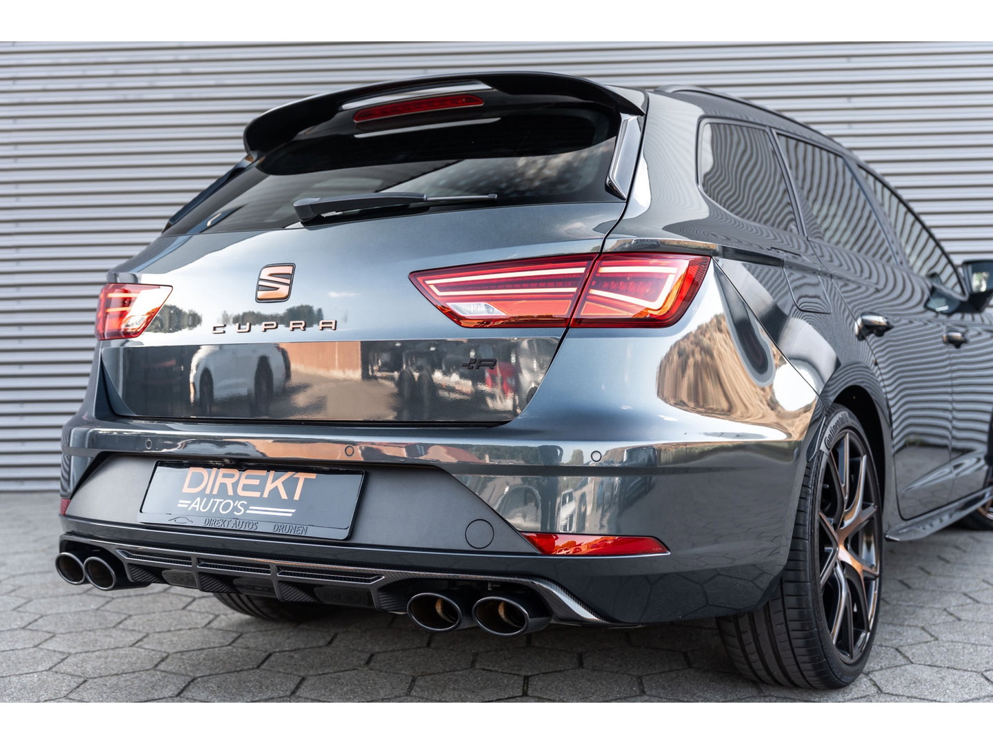 SEAT Leon ST 2.0 TSI 4DRIVE CUPRA R CARBON PANO BREMBO BEATS