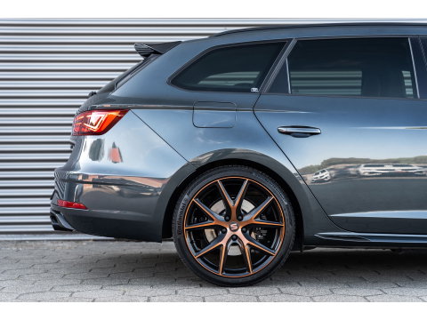 SEAT Leon ST 2.0 TSI 4DRIVE CUPRA R CARBON PANO BREMBO BEATS