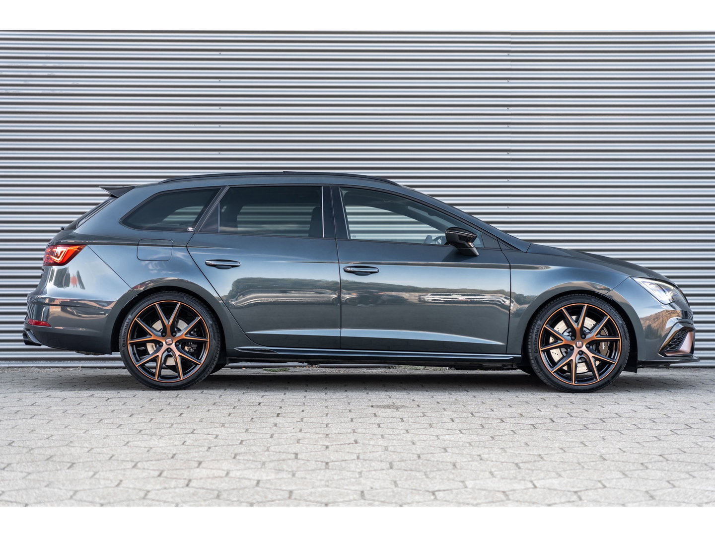 SEAT Leon ST 2.0 TSI 4DRIVE CUPRA R CARBON PANO BREMBO BEATS