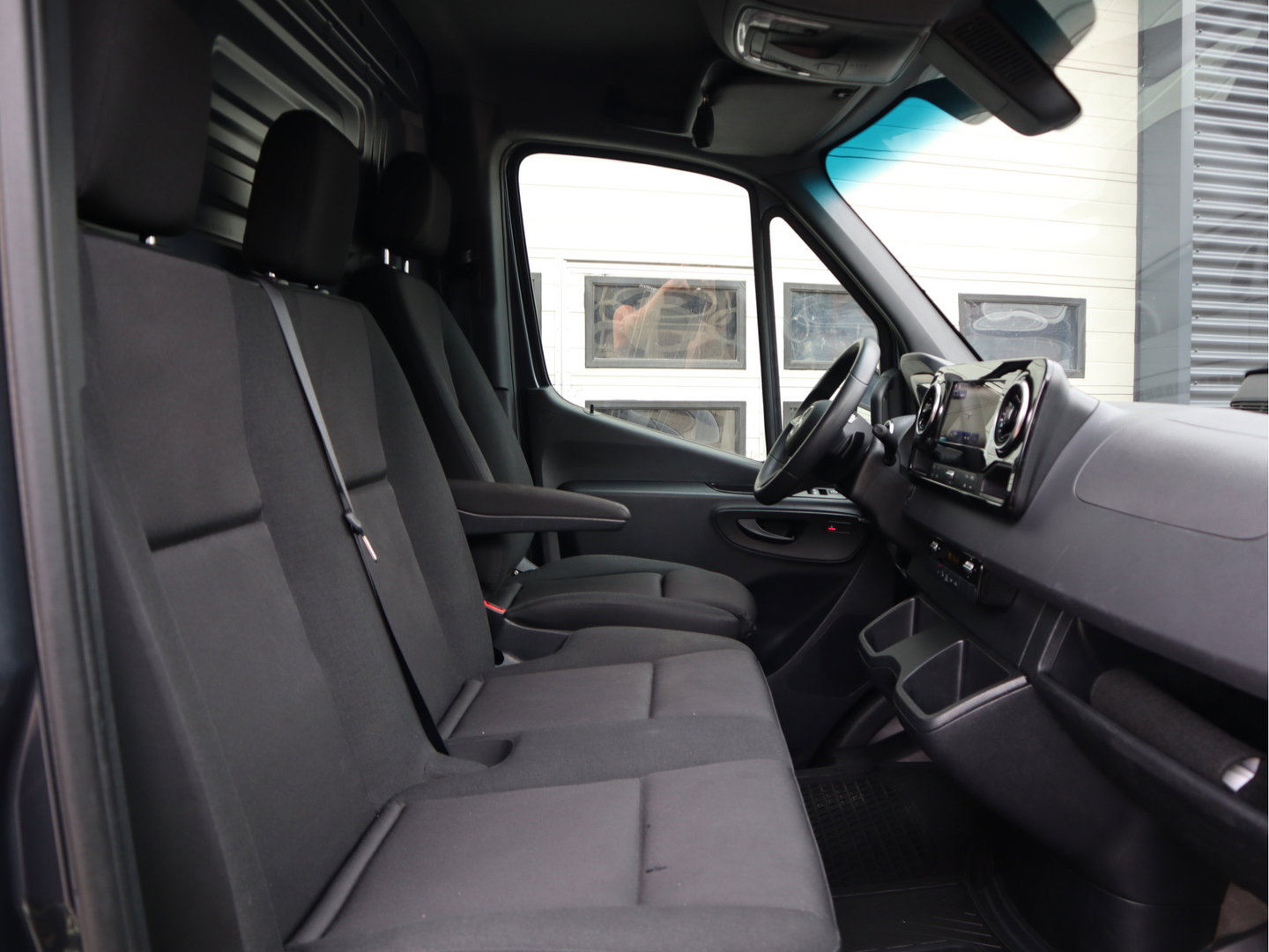 Mercedes-Benz Sprinter 317 CDI Euro 6 Automaat RWD - L2H2 - MBUX - Camera - LED - Cruise