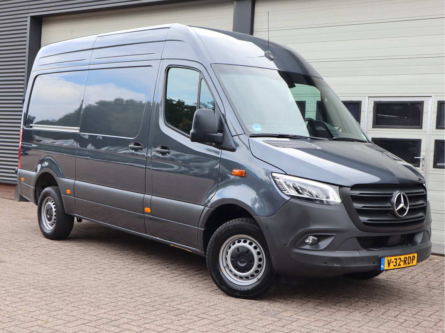 Mercedes-Benz Sprinter 317 CDI Euro 6 Automaat RWD - L2H2 - MBUX - Camera - LED - Cruise