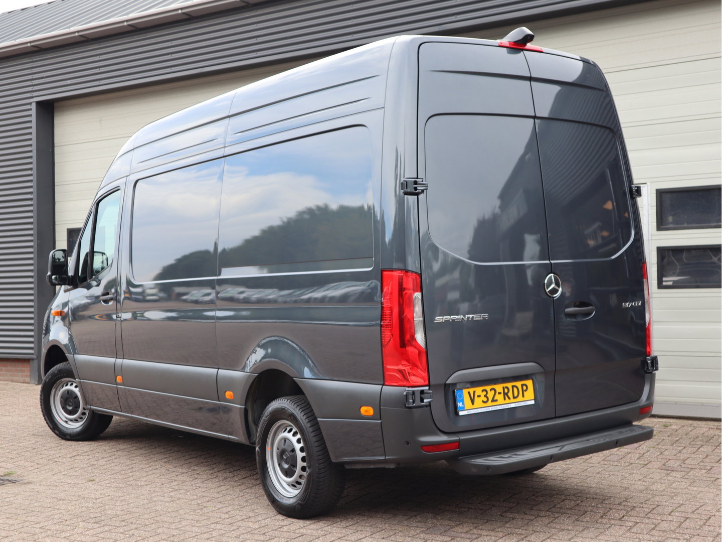 Mercedes-Benz Sprinter 317 CDI Euro 6 Automaat RWD - L2H2 - MBUX - Camera - LED - Cruise