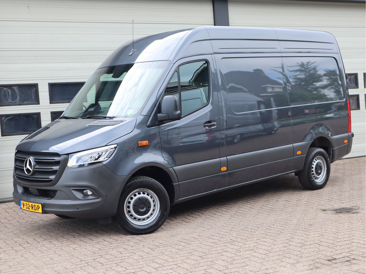 Mercedes-Benz Sprinter 317 CDI Euro 6 Automaat RWD - L2H2 - MBUX - Camera - LED - Cruise