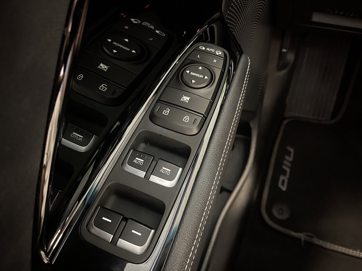 Kia e-Niro DynamicPlusLine 39 kWh | Apple carplay | Stuurwielverwarming | Camera | DAB | Keyless | Airco | Panoramadak |