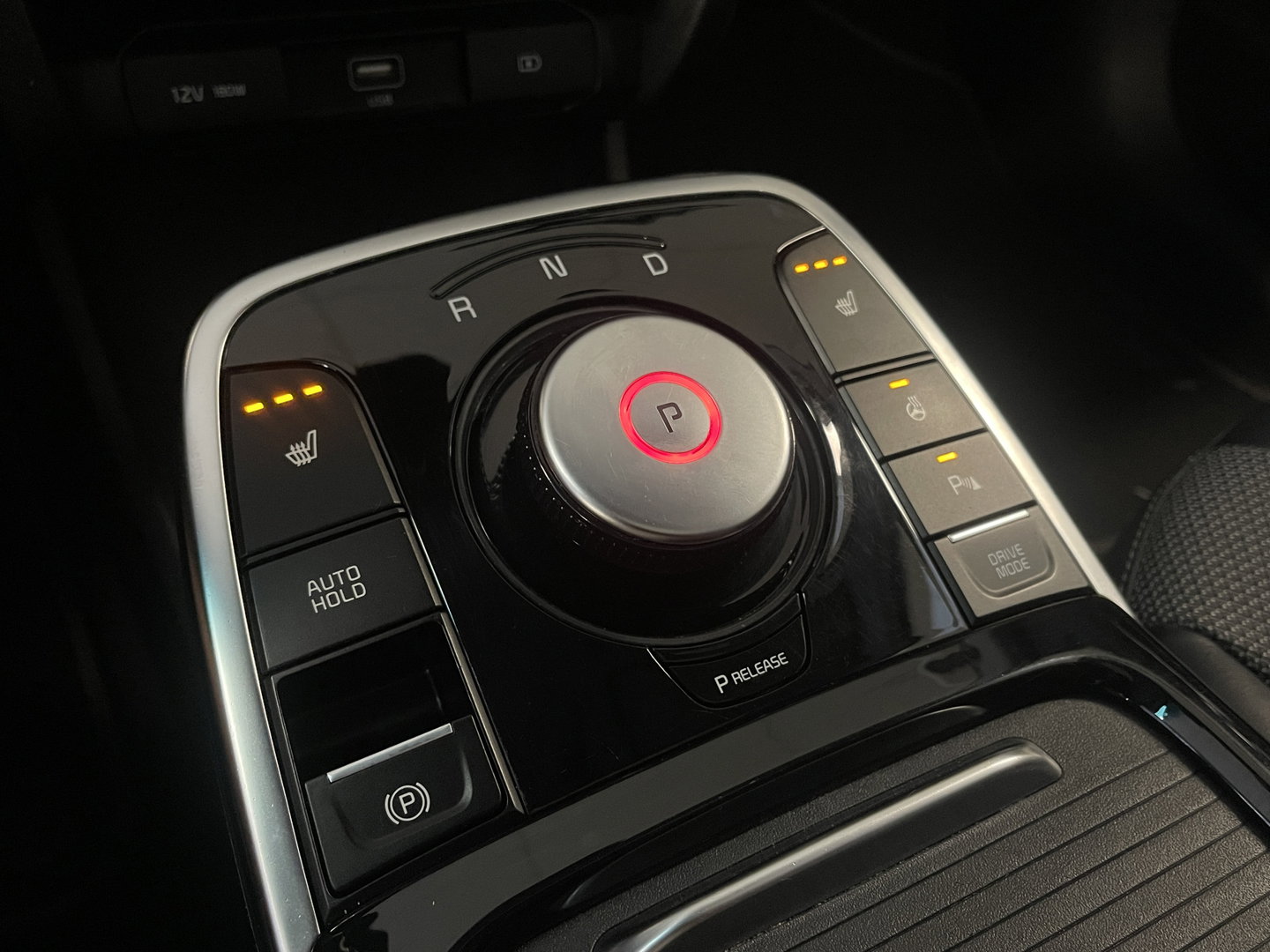 Kia e-Niro DynamicPlusLine 39 kWh | Apple carplay | Stuurwielverwarming | Camera | DAB | Keyless | Airco | Panoramadak |