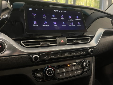 Kia e-Niro DynamicPlusLine 39 kWh | Apple carplay | Stuurwielverwarming | Camera | DAB | Keyless | Airco | Panoramadak |