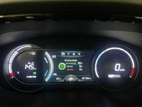 Kia e-Niro DynamicPlusLine 39 kWh | Apple carplay | Stuurwielverwarming | Camera | DAB | Keyless | Airco | Panoramadak |