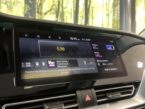 Kia e-Niro DynamicPlusLine 39 kWh | Apple carplay | Stuurwielverwarming | Camera | DAB | Keyless | Airco | Panoramadak |