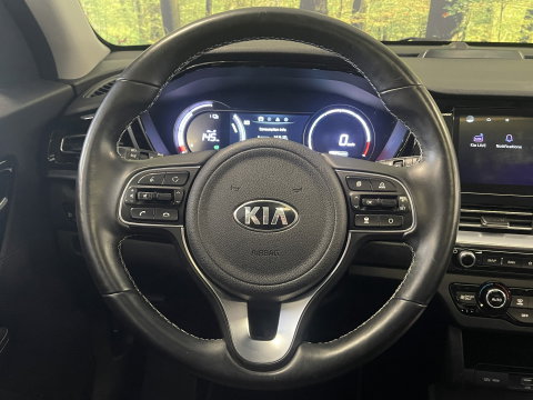 Kia e-Niro DynamicPlusLine 39 kWh | Apple carplay | Stuurwielverwarming | Camera | DAB | Keyless | Airco | Panoramadak |
