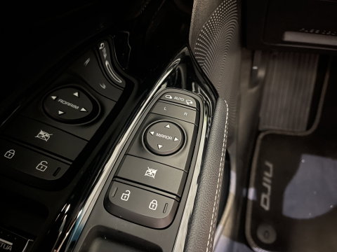 Kia e-Niro DynamicPlusLine 39 kWh | Apple carplay | Stuurwielverwarming | Camera | DAB | Keyless | Airco | Panoramadak |