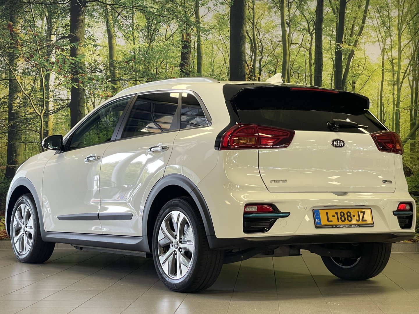 Kia e-Niro DynamicPlusLine 39 kWh | Apple carplay | Stuurwielverwarming | Camera | DAB | Keyless | Airco | Panoramadak |