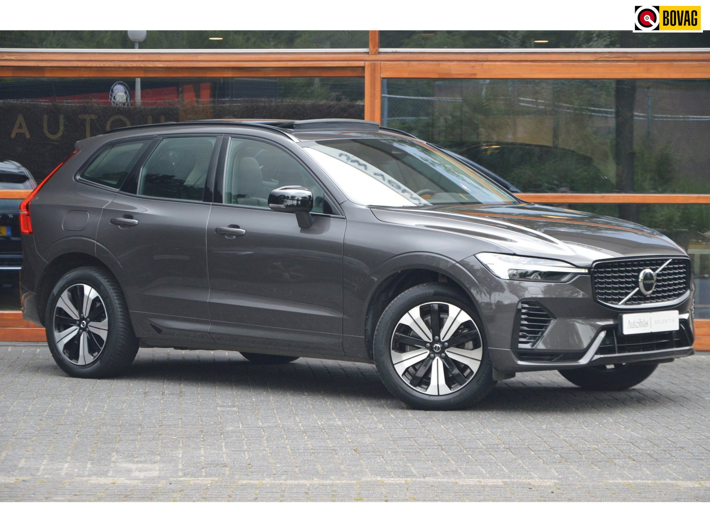 Volvo XC60 T6 Hybride AWD Plus Dark LONG RANGE | Panoramadak | Camera | Stoel + Stuur Verwarmd | Adaptive Cruise | Memory |