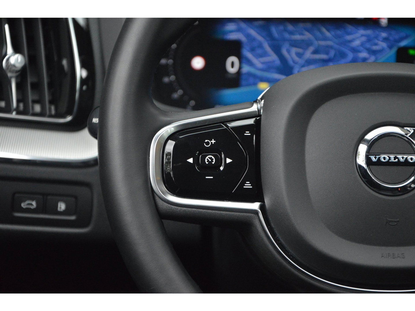 Volvo XC60 T6 Hybride AWD Plus Dark LONG RANGE | Panoramadak | Camera | Stoel + Stuur Verwarmd | Adaptive Cruise | Memory |