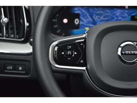 Volvo XC60 T6 Hybride AWD Plus Dark LONG RANGE | Panoramadak | Camera | Stoel + Stuur Verwarmd | Adaptive Cruise | Memory |
