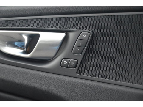 Volvo XC60 T6 Hybride AWD Plus Dark LONG RANGE | Panoramadak | Camera | Stoel + Stuur Verwarmd | Adaptive Cruise | Memory |