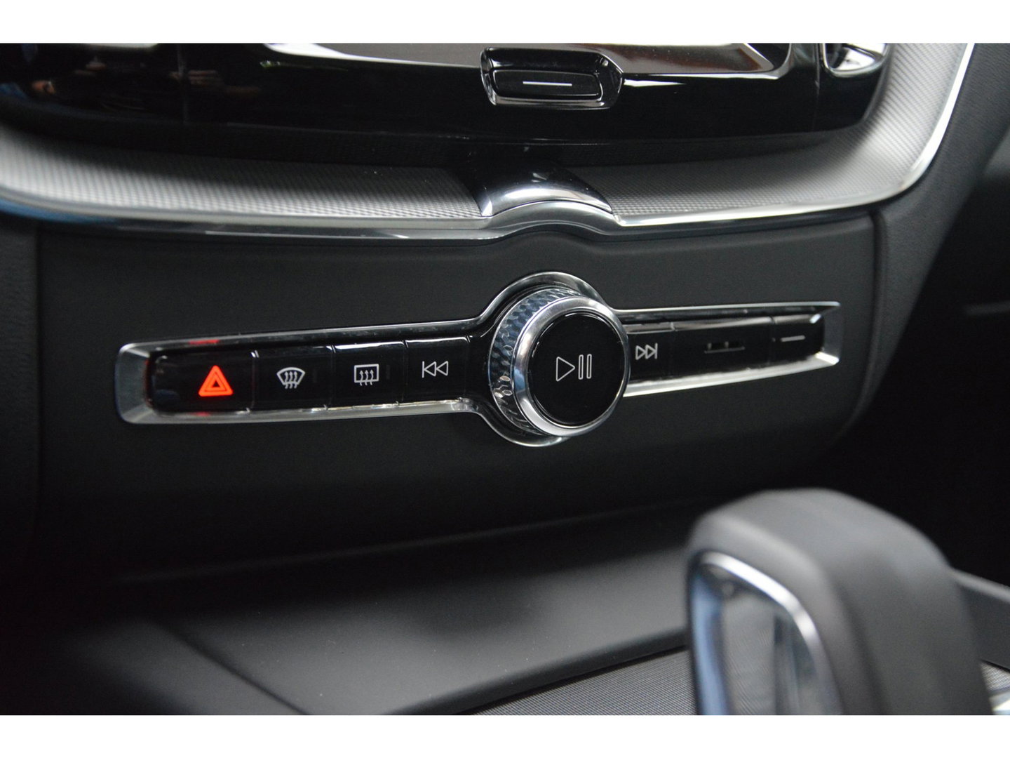 Volvo XC60 T6 Hybride AWD Plus Dark LONG RANGE | Panoramadak | Camera | Stoel + Stuur Verwarmd | Adaptive Cruise | Memory |