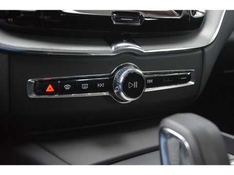 Volvo XC60 T6 Hybride AWD Plus Dark LONG RANGE | Panoramadak | Camera | Stoel + Stuur Verwarmd | Adaptive Cruise | Memory |