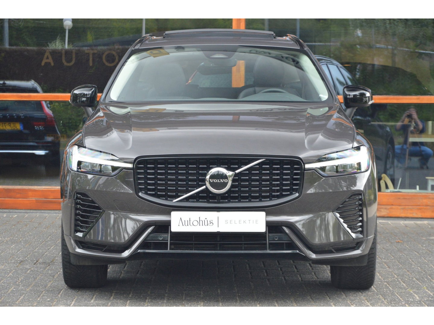 Volvo XC60 T6 Hybride AWD Plus Dark LONG RANGE | Panoramadak | Camera | Stoel + Stuur Verwarmd | Adaptive Cruise | Memory |