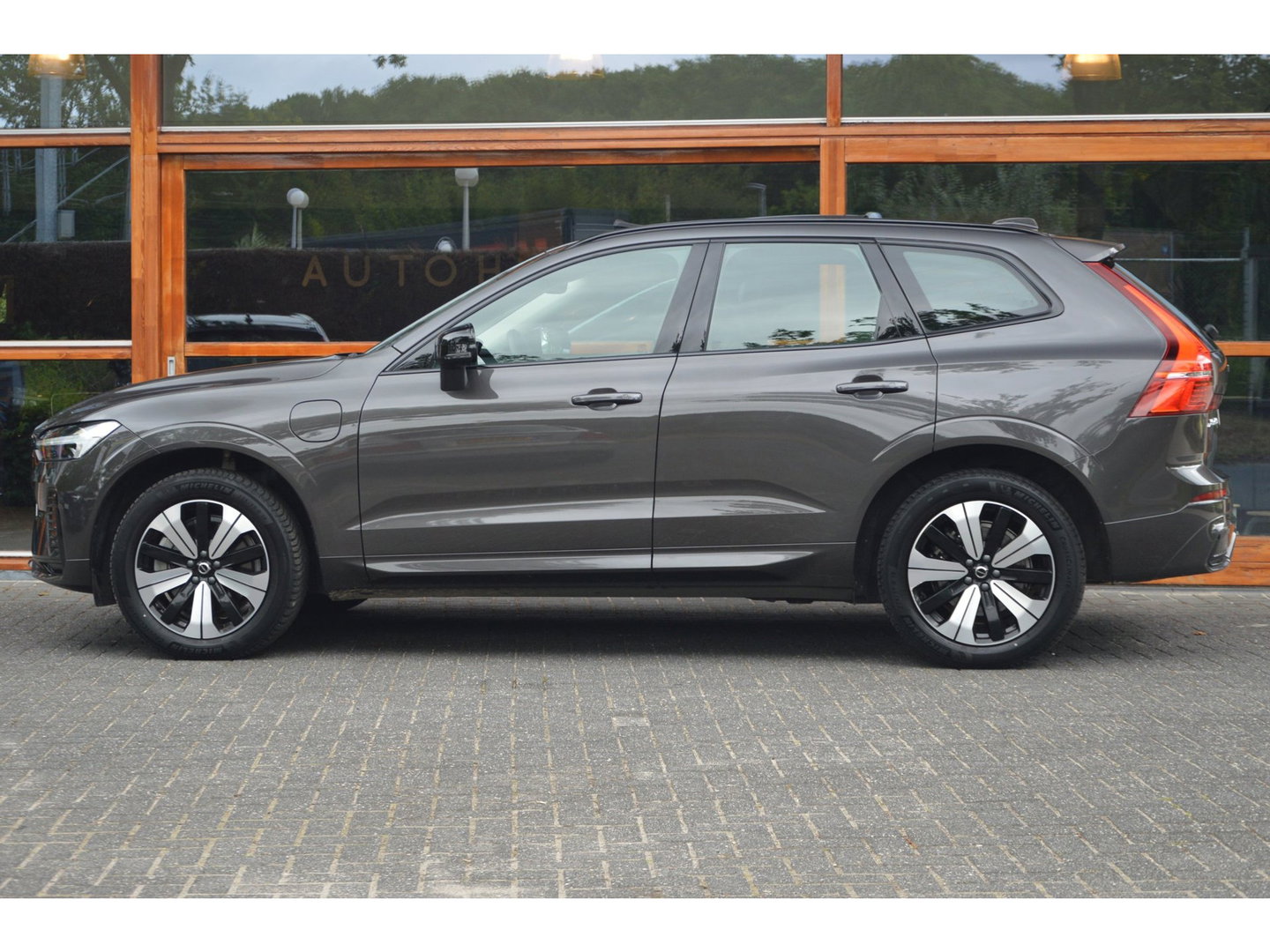 Volvo XC60 T6 Hybride AWD Plus Dark LONG RANGE | Panoramadak | Camera | Stoel + Stuur Verwarmd | Adaptive Cruise | Memory |