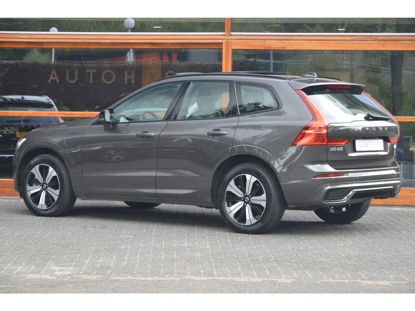 Volvo XC60 T6 Hybride AWD Plus Dark LONG RANGE | Panoramadak | Camera | Stoel + Stuur Verwarmd | Adaptive Cruise | Memory |