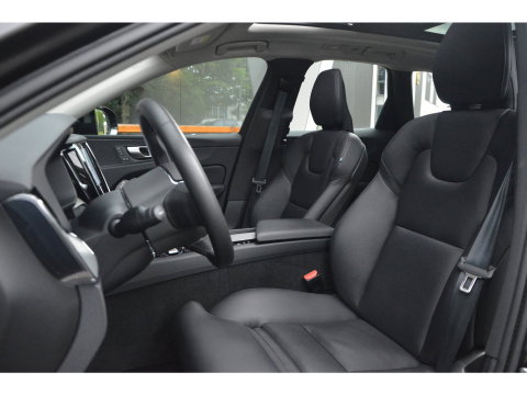 Volvo XC60 T6 Hybride AWD Plus Dark LONG RANGE | Panoramadak | Camera | Stoel + Stuur Verwarmd | Adaptive Cruise | Memory |