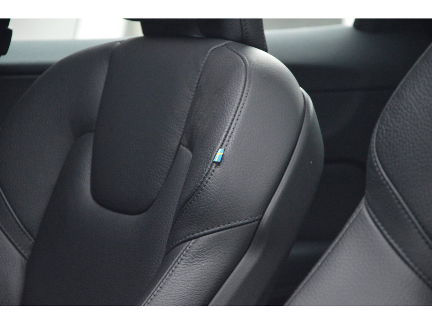 Volvo XC60 T6 Hybride AWD Plus Dark LONG RANGE | Panoramadak | Camera | Stoel + Stuur Verwarmd | Adaptive Cruise | Memory |