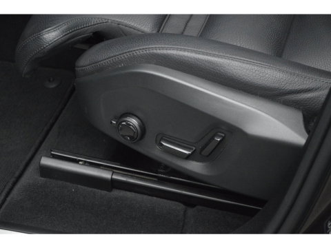 Volvo XC60 T6 Hybride AWD Plus Dark LONG RANGE | Panoramadak | Camera | Stoel + Stuur Verwarmd | Adaptive Cruise | Memory |