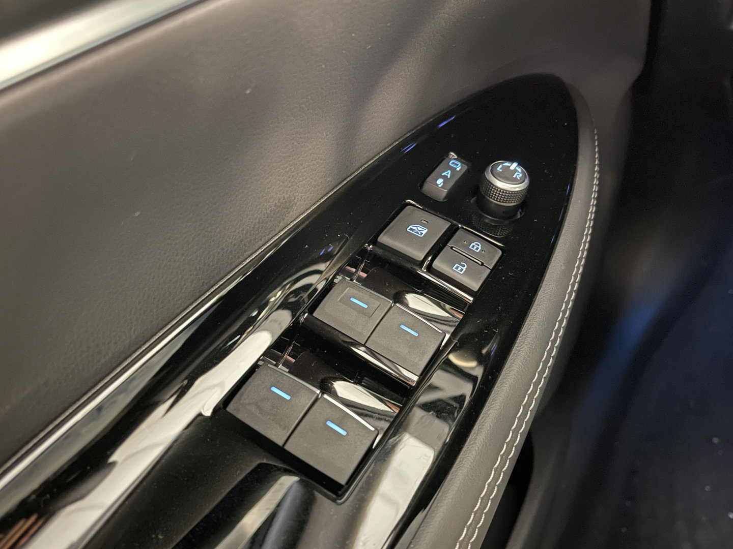 Toyota Mirai Dynamic | Apple Carplay | Android Auto | Keyless Go/Entry | DAB | Camera Achter | Spraakbediening | Rijmodus Regeling |