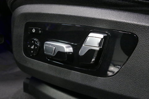 BMW X5 xDrive45e M Sport / Orig. Nederlands / Maxton Design Bodykit V.2 / Panoramadak Sky Lounge / Massage stoelen / Carbon inleg / Trekhaak / Elektr. verstelbare voorstoelen + memory / BMW Laser Koplampen / Bowers & Wilkins Sound-system / Head-up Display / Acht