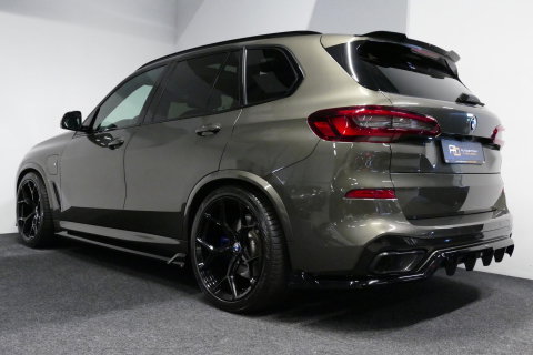 BMW X5 xDrive45e M Sport / Orig. Nederlands / Maxton Design Bodykit V.2 / Panoramadak Sky Lounge / Massage stoelen / Carbon inleg / Trekhaak / Elektr. verstelbare voorstoelen + memory / BMW Laser Koplampen / Bowers & Wilkins Sound-system / Head-up Display / Acht