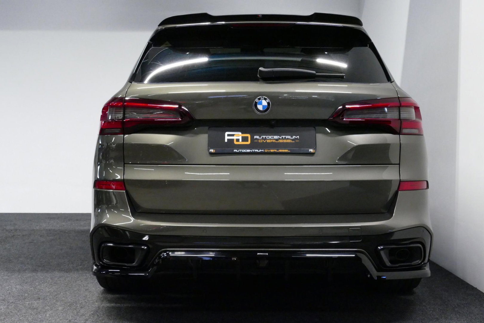 BMW X5 xDrive45e M Sport / Orig. Nederlands / Maxton Design Bodykit V.2 / Panoramadak Sky Lounge / Massage stoelen / Carbon inleg / Trekhaak / Elektr. verstelbare voorstoelen + memory / BMW Laser Koplampen / Bowers & Wilkins Sound-system / Head-up Display / Acht