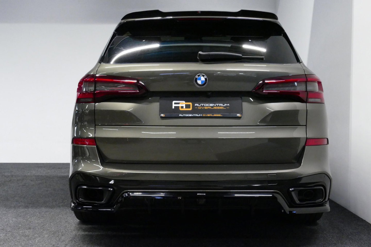 BMW X5 xDrive45e M Sport / Orig. Nederlands / Maxton Design Bodykit V.2 / Panoramadak Sky Lounge / Massage stoelen / Carbon inleg / Trekhaak / Elektr. verstelbare voorstoelen + memory / BMW Laser Koplampen / Bowers & Wilkins Sound-system / Head-up Display / Acht