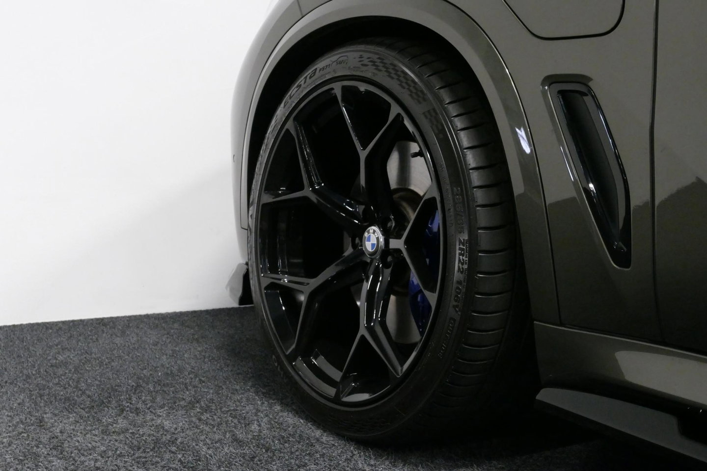 BMW X5 xDrive45e M Sport / Orig. Nederlands / Maxton Design Bodykit V.2 / Panoramadak Sky Lounge / Massage stoelen / Carbon inleg / Trekhaak / Elektr. verstelbare voorstoelen + memory / BMW Laser Koplampen / Bowers & Wilkins Sound-system / Head-up Display / Acht
