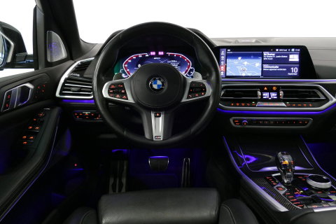 BMW X5 xDrive45e M Sport / Orig. Nederlands / Maxton Design Bodykit V.2 / Panoramadak Sky Lounge / Massage stoelen / Carbon inleg / Trekhaak / Elektr. verstelbare voorstoelen + memory / BMW Laser Koplampen / Bowers & Wilkins Sound-system / Head-up Display / Acht