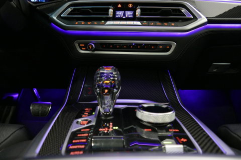 BMW X5 xDrive45e M Sport / Orig. Nederlands / Maxton Design Bodykit V.2 / Panoramadak Sky Lounge / Massage stoelen / Carbon inleg / Trekhaak / Elektr. verstelbare voorstoelen + memory / BMW Laser Koplampen / Bowers & Wilkins Sound-system / Head-up Display / Acht