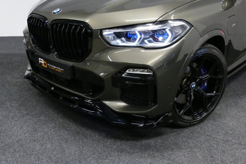 BMW X5 xDrive45e M Sport / Orig. Nederlands / Maxton Design Bodykit V.2 / Panoramadak Sky Lounge / Massage stoelen / Carbon inleg / Trekhaak / Elektr. verstelbare voorstoelen + memory / BMW Laser Koplampen / Bowers & Wilkins Sound-system / Head-up Display / Acht
