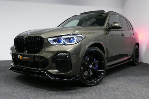 BMW X5 xDrive45e M Sport / Orig. Nederlands / Maxton Design Bodykit V.2 / Panoramadak Sky Lounge / Massage stoelen / Carbon inleg / Trekhaak / Elektr. verstelbare voorstoelen + memory / BMW Laser Koplampen / Bowers & Wilkins Sound-system / Head-up Display / Acht