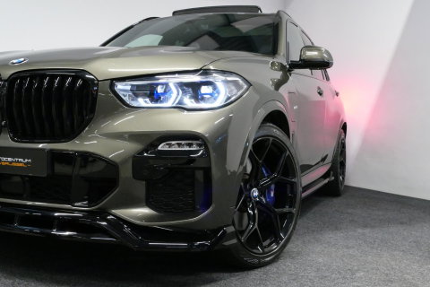 BMW X5 xDrive45e M Sport / Orig. Nederlands / Maxton Design Bodykit V.2 / Panoramadak Sky Lounge / Massage stoelen / Carbon inleg / Trekhaak / Elektr. verstelbare voorstoelen + memory / BMW Laser Koplampen / Bowers & Wilkins Sound-system / Head-up Display / Acht