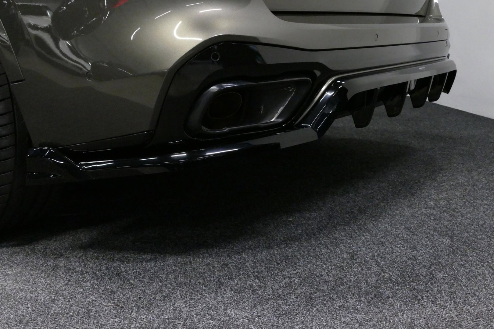 BMW X5 xDrive45e M Sport / Orig. Nederlands / Maxton Design Bodykit V.2 / Panoramadak Sky Lounge / Massage stoelen / Carbon inleg / Trekhaak / Elektr. verstelbare voorstoelen + memory / BMW Laser Koplampen / Bowers & Wilkins Sound-system / Head-up Display / Acht