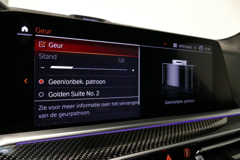 BMW X5 xDrive45e M Sport / Orig. Nederlands / Maxton Design Bodykit V.2 / Panoramadak Sky Lounge / Massage stoelen / Carbon inleg / Trekhaak / Elektr. verstelbare voorstoelen + memory / BMW Laser Koplampen / Bowers & Wilkins Sound-system / Head-up Display / Acht