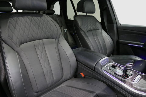 BMW X5 xDrive45e M Sport / Orig. Nederlands / Maxton Design Bodykit V.2 / Panoramadak Sky Lounge / Massage stoelen / Carbon inleg / Trekhaak / Elektr. verstelbare voorstoelen + memory / BMW Laser Koplampen / Bowers & Wilkins Sound-system / Head-up Display / Acht