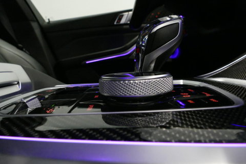 BMW X5 xDrive45e M Sport / Orig. Nederlands / Maxton Design Bodykit V.2 / Panoramadak Sky Lounge / Massage stoelen / Carbon inleg / Trekhaak / Elektr. verstelbare voorstoelen + memory / BMW Laser Koplampen / Bowers & Wilkins Sound-system / Head-up Display / Acht
