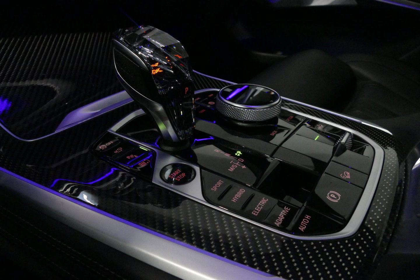 BMW X5 xDrive45e M Sport / Orig. Nederlands / Maxton Design Bodykit V.2 / Panoramadak Sky Lounge / Massage stoelen / Carbon inleg / Trekhaak / Elektr. verstelbare voorstoelen + memory / BMW Laser Koplampen / Bowers & Wilkins Sound-system / Head-up Display / Acht
