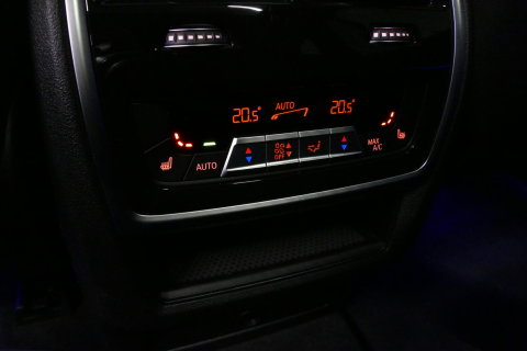 BMW X5 xDrive45e M Sport / Orig. Nederlands / Maxton Design Bodykit V.2 / Panoramadak Sky Lounge / Massage stoelen / Carbon inleg / Trekhaak / Elektr. verstelbare voorstoelen + memory / BMW Laser Koplampen / Bowers & Wilkins Sound-system / Head-up Display / Acht