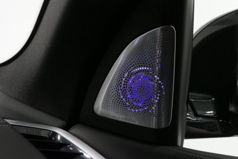 BMW X5 xDrive45e M Sport / Orig. Nederlands / Maxton Design Bodykit V.2 / Panoramadak Sky Lounge / Massage stoelen / Carbon inleg / Trekhaak / Elektr. verstelbare voorstoelen + memory / BMW Laser Koplampen / Bowers & Wilkins Sound-system / Head-up Display / Acht