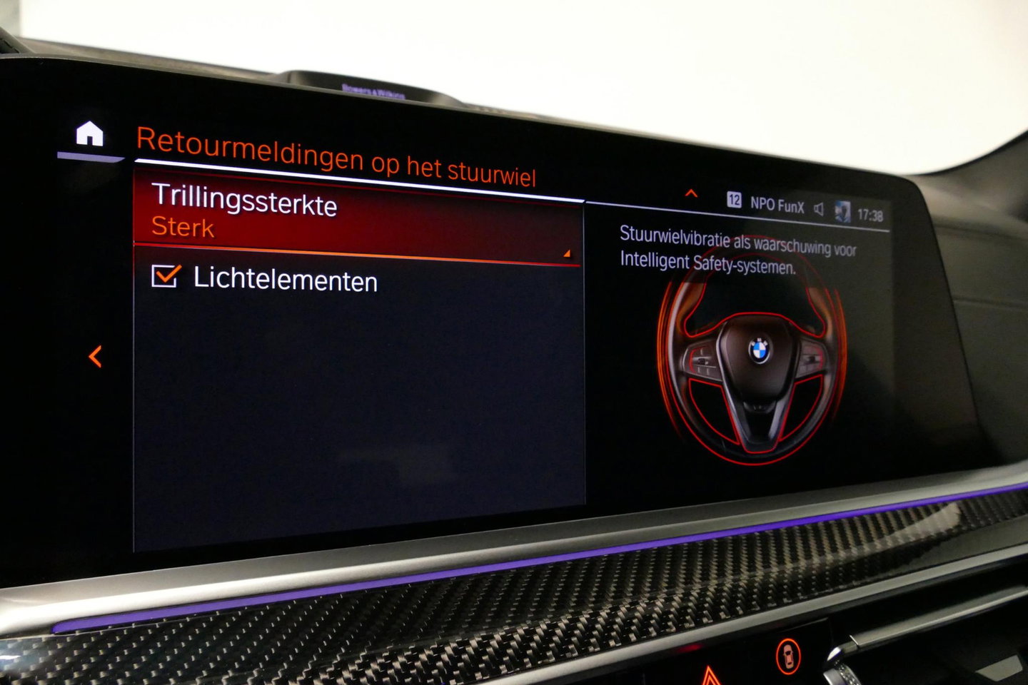 BMW X5 xDrive45e M Sport / Orig. Nederlands / Maxton Design Bodykit V.2 / Panoramadak Sky Lounge / Massage stoelen / Carbon inleg / Trekhaak / Elektr. verstelbare voorstoelen + memory / BMW Laser Koplampen / Bowers & Wilkins Sound-system / Head-up Display / Acht