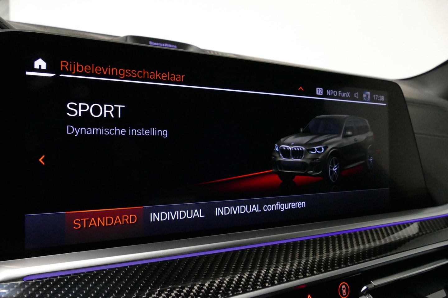 BMW X5 xDrive45e M Sport / Orig. Nederlands / Maxton Design Bodykit V.2 / Panoramadak Sky Lounge / Massage stoelen / Carbon inleg / Trekhaak / Elektr. verstelbare voorstoelen + memory / BMW Laser Koplampen / Bowers & Wilkins Sound-system / Head-up Display / Acht